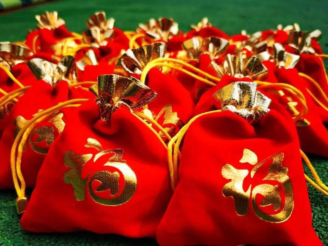 如何与妈妈愉快的相处-智能问答网页,精准解答你的问题