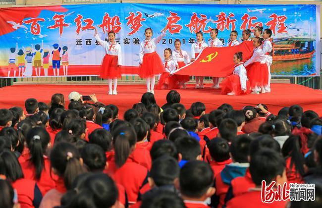 老人早高峰过马路绿灯为其延长89秒,究竟是怎么回事? - 有问必答平台